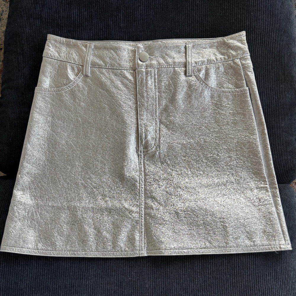 New high waist metallic skirt.